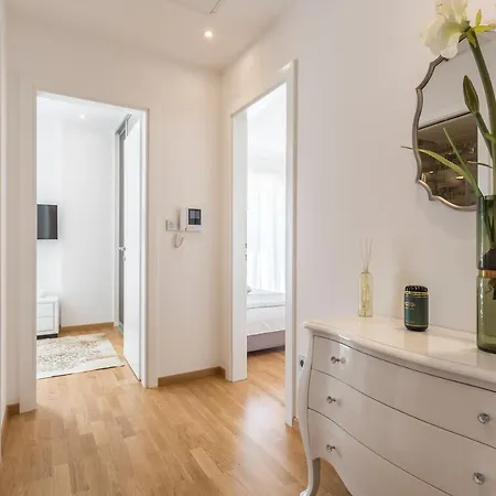 Luxury Sarina With Pool In Center Villa Split
